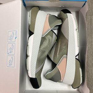 NIKE GO FLYEASE 10.5